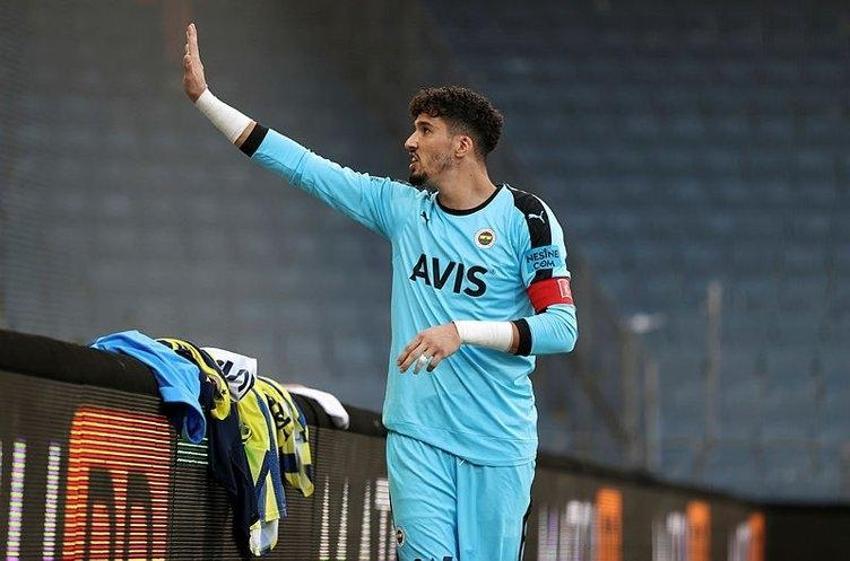 Fenerbahçe rekora koşuyor! 11.transfer tamam! Gol yeme rekoru kıran kaleciyi aldılar