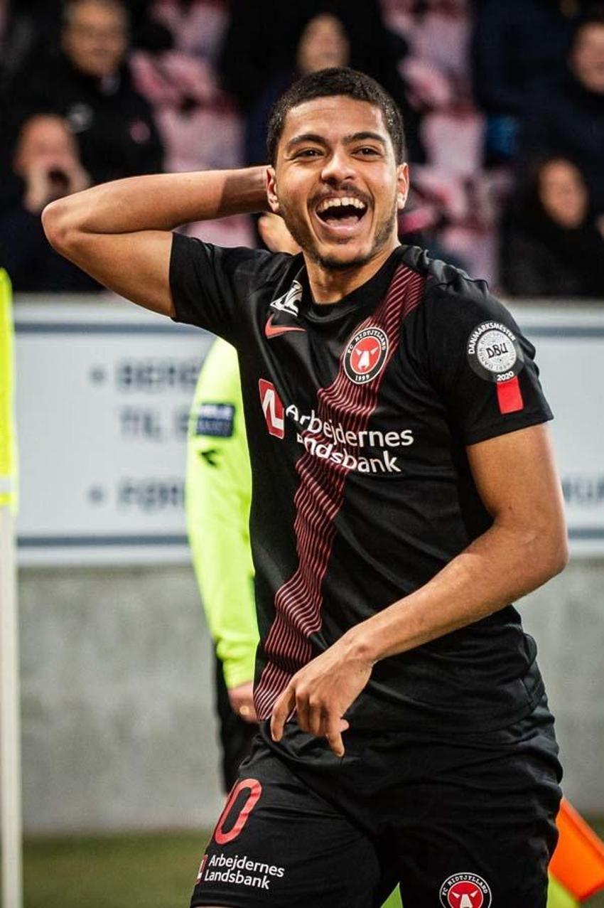 Galatasaray transferi bitirdi! Evander 10 numaralı Aslan oluyor işte maliyeti...