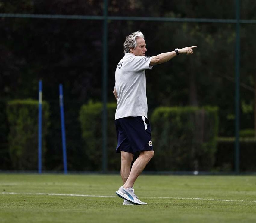 Fenerbahçe'nin UEFA listesinde son dakika değişikliği! Slovacko maçına saatler kala...