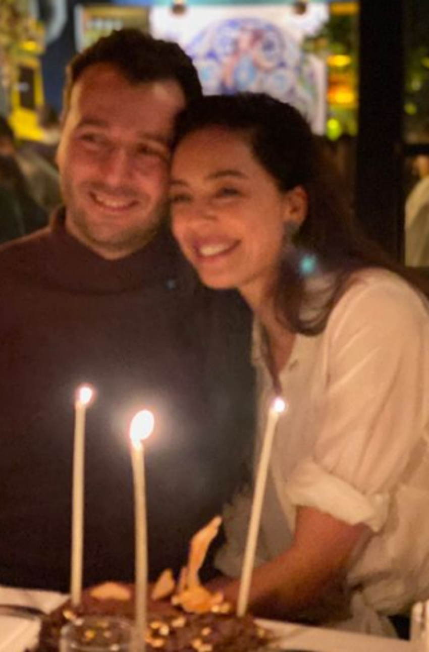 Azra Akın tatilin tadını çıkartıyor!
