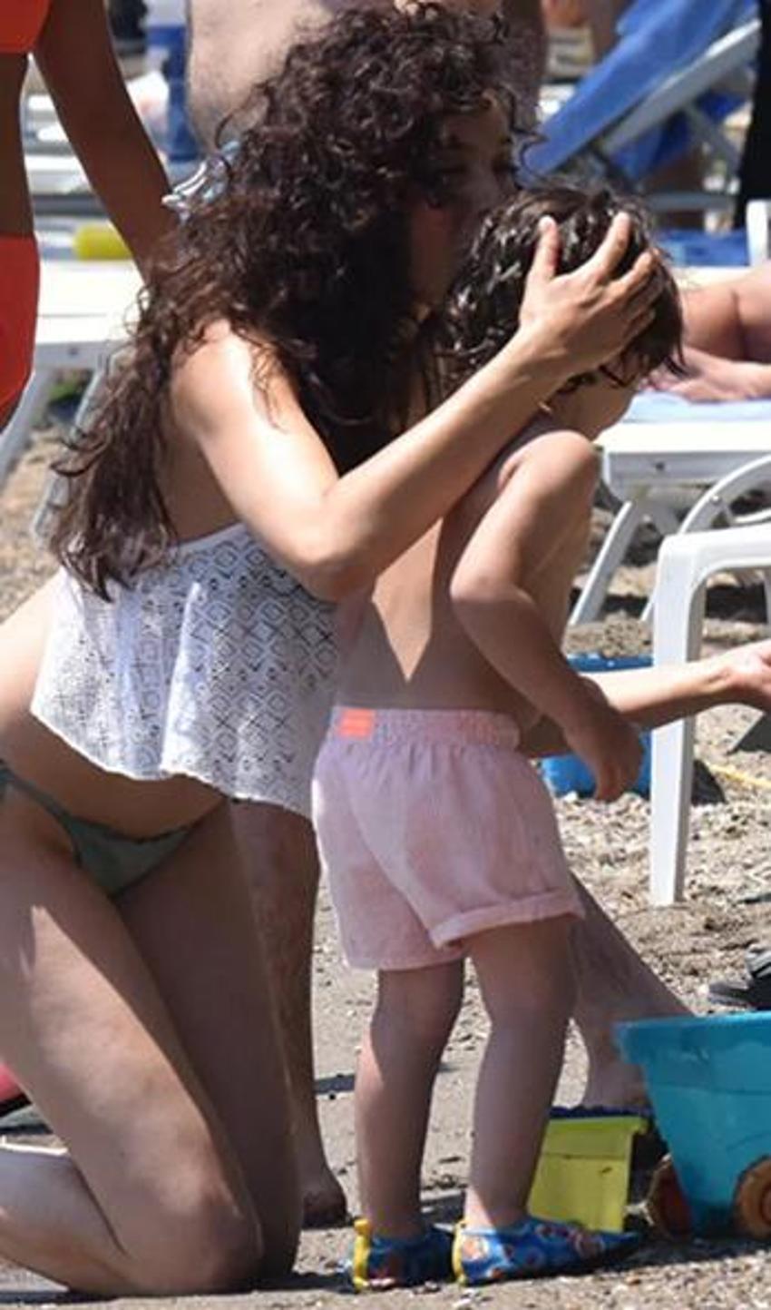 Azra Akın tatilin tadını çıkartıyor!