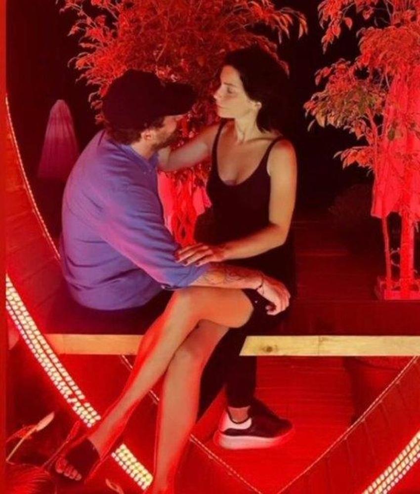 Merve Boluğur ile Mert Aydın evleniyor mu? Fotoğraftaki detay şaşırttı...
