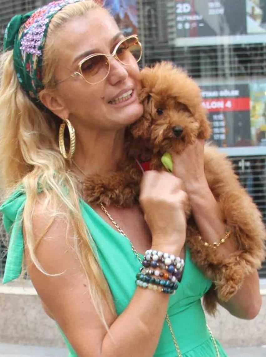 Tuğba Özay: 'Artık herkes paraya satıyor kendini'