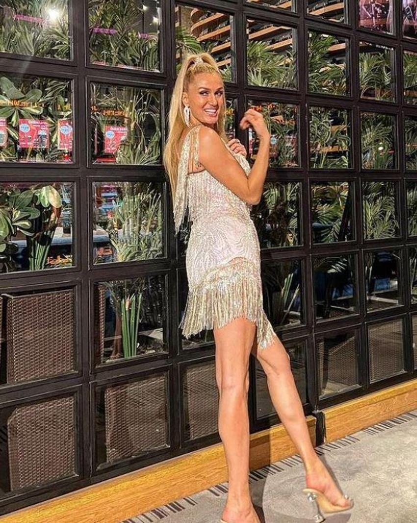 Tuğba Özay: 'Artık herkes paraya satıyor kendini'