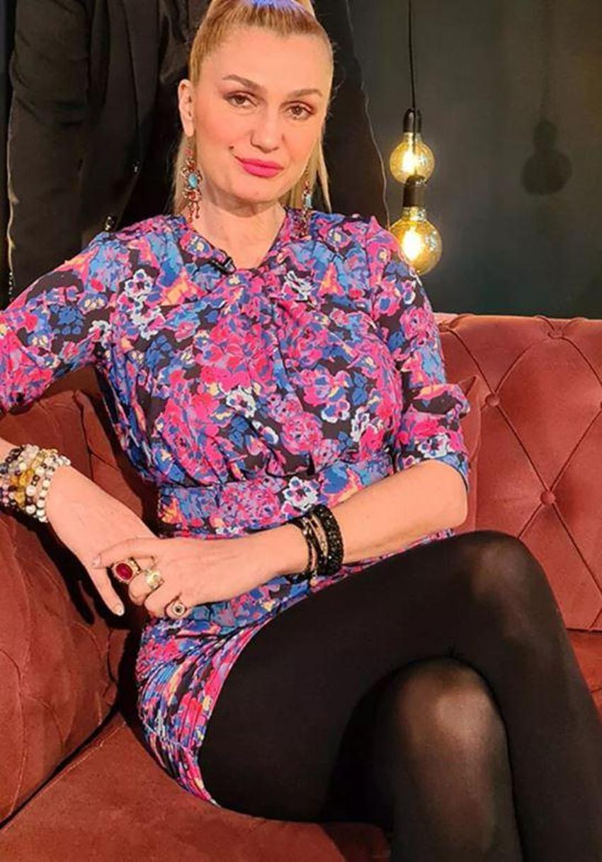 Tuğba Özay: 'Artık herkes paraya satıyor kendini'