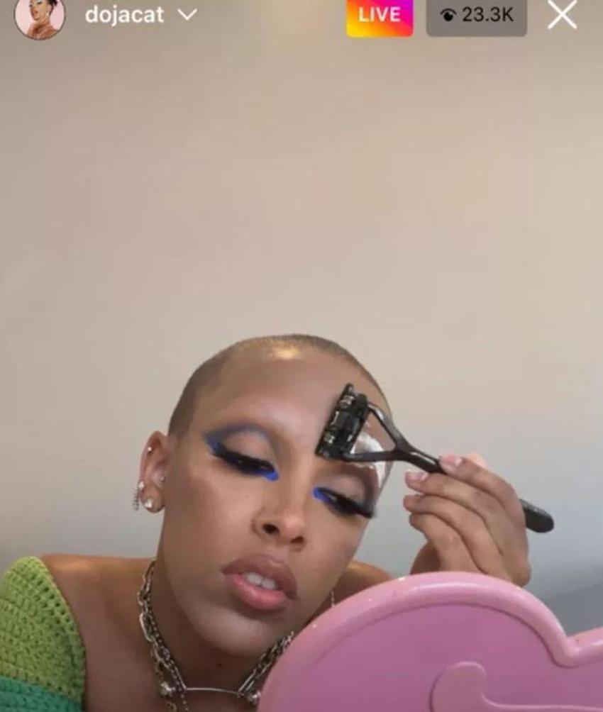 Doja Cat'in yeni hali takipçilerini şok etti! Saçlarını ve kaşlarını kazıttı! 'Sevmiyorum'