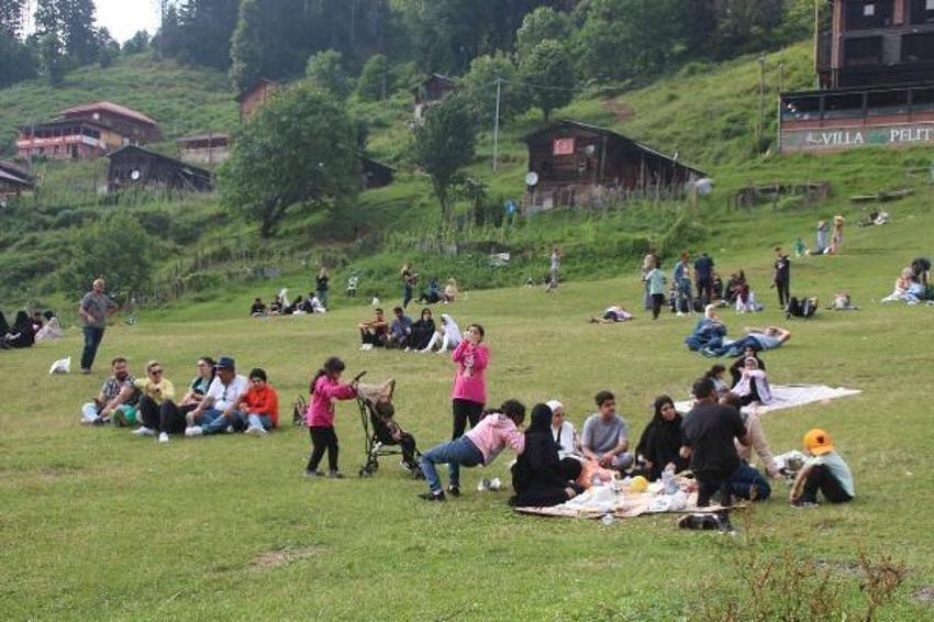 Turistler akın etti, Ayder Yaylası doldu