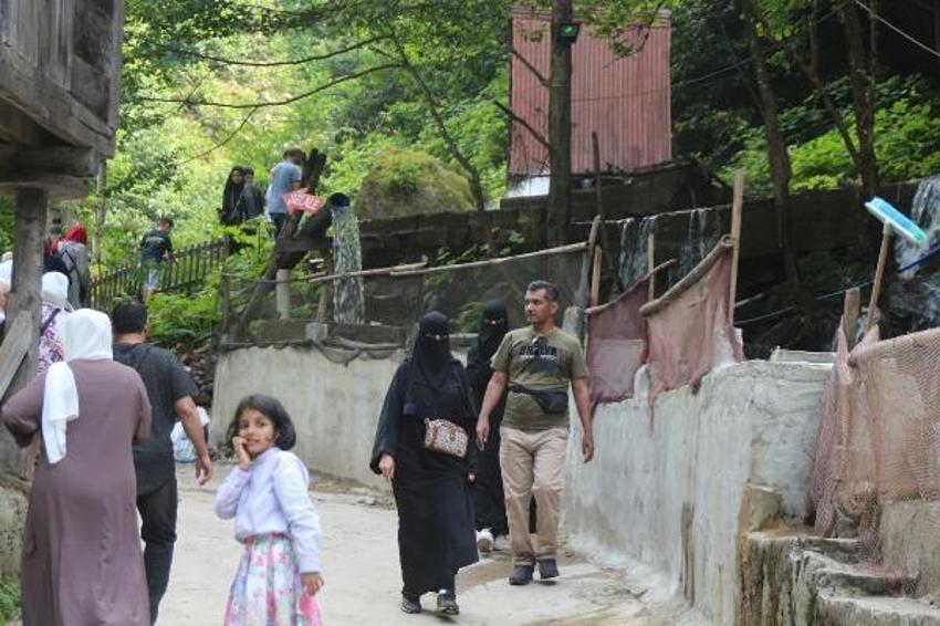 Turistler akın etti, Ayder Yaylası doldu