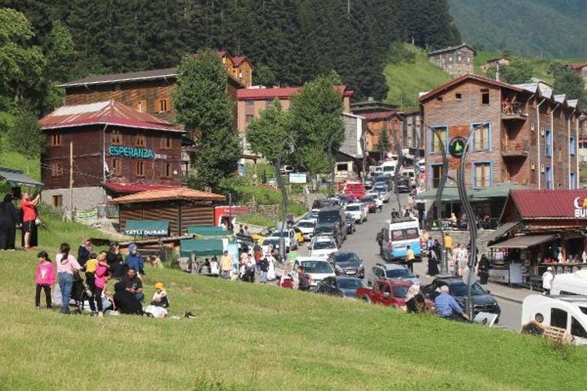 Turistler akın etti, Ayder Yaylası doldu