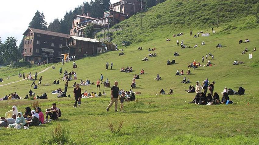 Turistler akın etti, Ayder Yaylası doldu