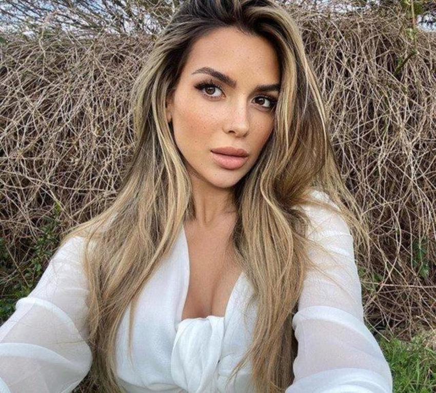 Love Island şampiyonu Ekin Su tarzıyla dikkat çekti!