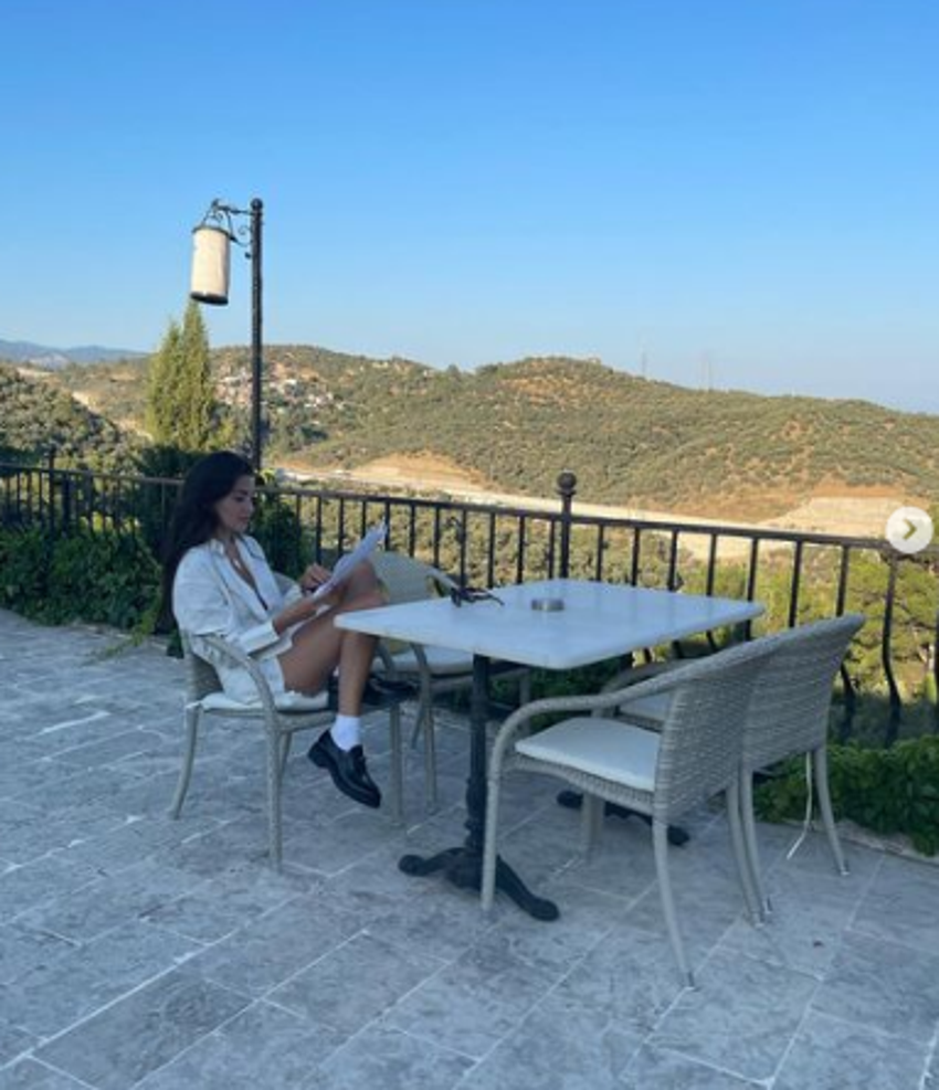 Hande Erçel paylaştı, yer yerinden oynadı!