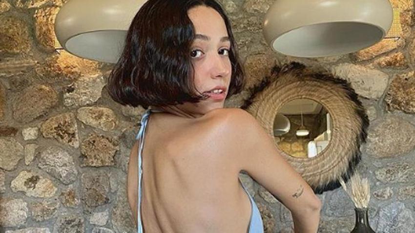Zeynep Bastık iç çamaşırıyla poz verdi, takipçileri ikiye bölündü! "Neden külot ile resim?"