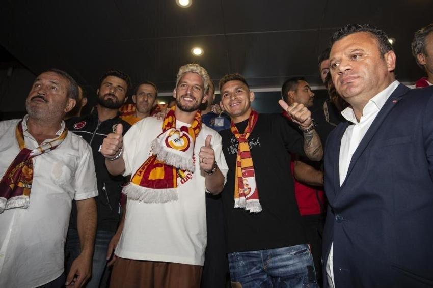 Sneijder bi' telefon açtı dünya yıldızı İstanbul'a ayak bastı! Dursun Özbek'e büyük kıyak