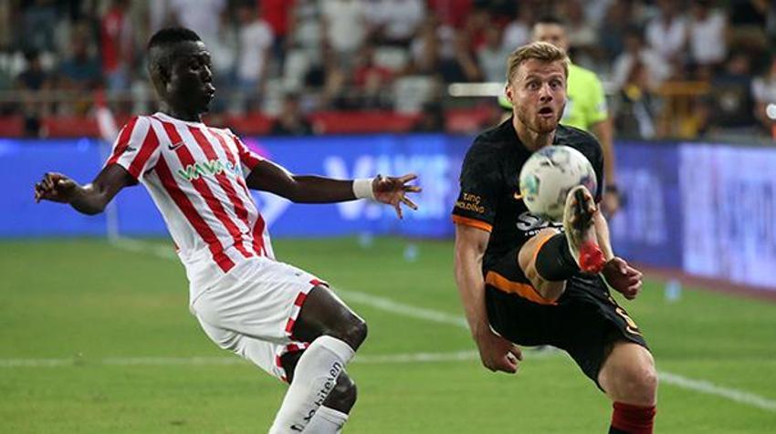 Antalyaspor-Galatasaray maçında olay! Okan Buruk resmen çıldırdı, Fernando Muslera damga vurdu, 90'da Bafetimbi Gomis...