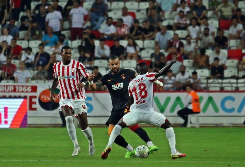 Antalyaspor-Galatasaray maçında olay! Okan Buruk resmen çıldırdı, Fernando Muslera damga vurdu, 90'da Bafetimbi Gomis...