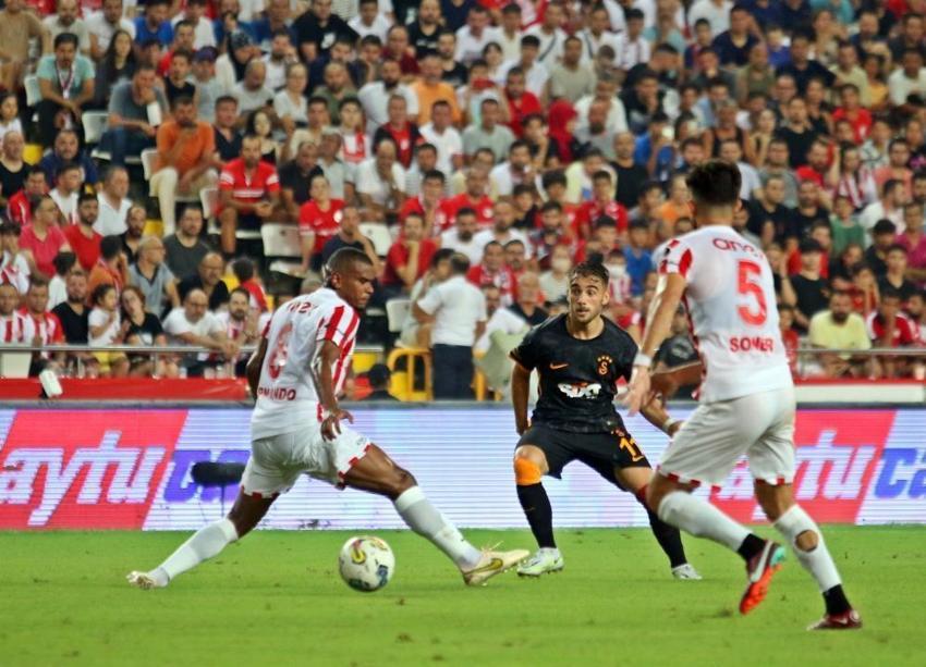 Antalyaspor-Galatasaray maçında olay! Okan Buruk resmen çıldırdı, Fernando Muslera damga vurdu, 90'da Bafetimbi Gomis...