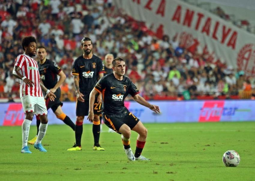 Antalyaspor-Galatasaray maçında olay! Okan Buruk resmen çıldırdı, Fernando Muslera damga vurdu, 90'da Bafetimbi Gomis...