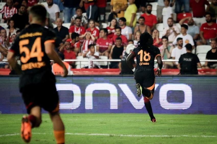 Rıdvan Dilmen canlı yayında Galatasaray'ın transfer bombasını patlattı! 'Arda Turan bitirmeye gitti'