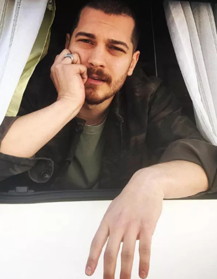 Çağatay Ulusoy sette kaza geçirdi! Ölümden döndü...