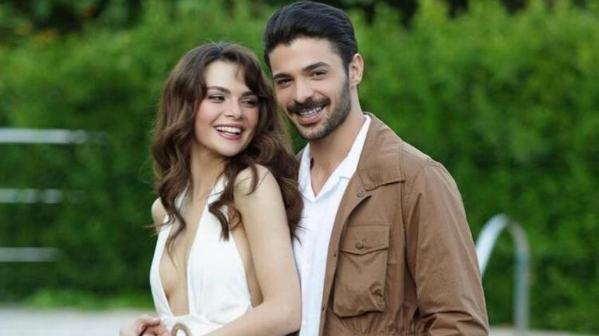Sinem Ünsal ile Halit Özgür Sarı aşkı gerçek oldu!
