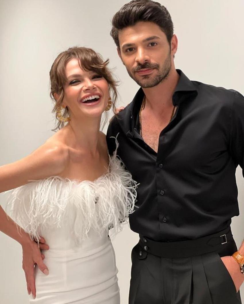 Sinem Ünsal ile Halit Özgür Sarı aşkı gerçek oldu!
