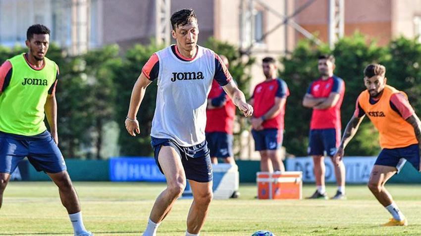 Mesut Özil'in son halini gördü resmen dehşete düştü! Rezerv takımı tarihi fark yedi