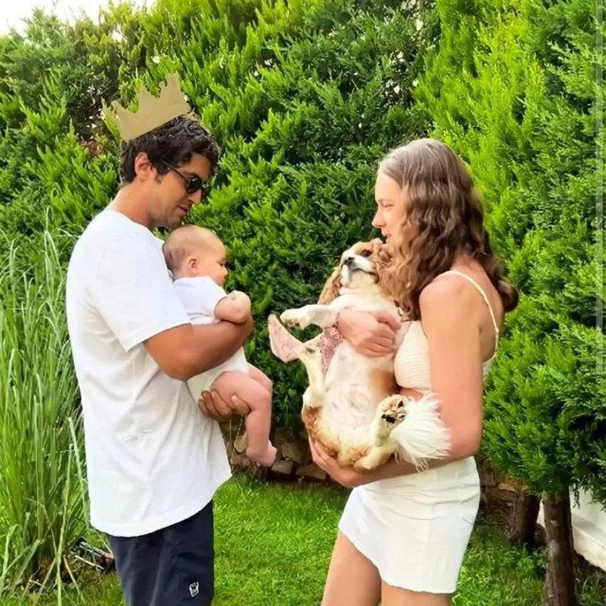 Ece Çeşmioğlu ve Taner Ölmez'den Zeynep'li kutlama!