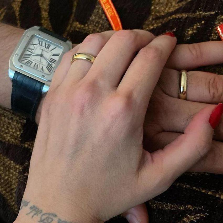 Petek Dinçöz'den romantik paylaşım: Ben 17 yaşında sen 26 yaşında... Bizimkisi bir aşk hikayesi