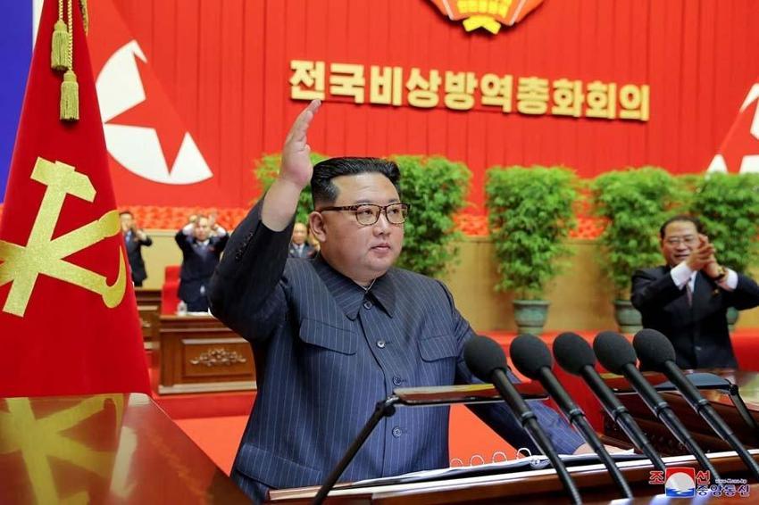 Kuzey Kore lideri Kim Jong-un koronavirüse yakalandı! Kız kardeşi Kim Yo-jong itiraf etti: Ateşten yanarken bile...