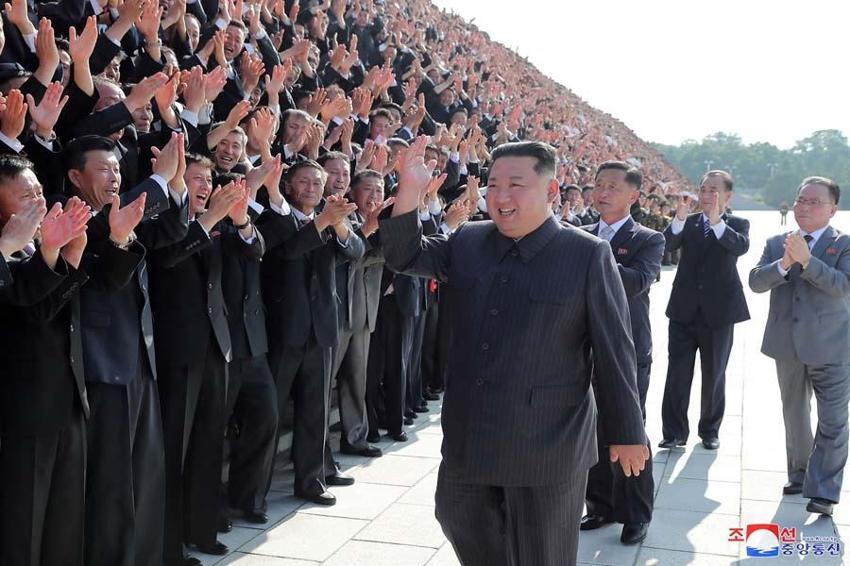 Kuzey Kore lideri Kim Jong-un koronavirüse yakalandı! Kız kardeşi Kim Yo-jong itiraf etti: Ateşten yanarken bile...