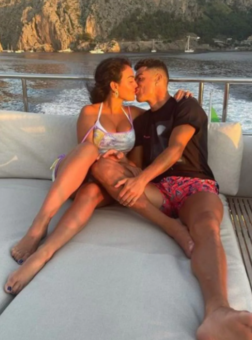 Georgina Rodriguez'in kıyafet ve takılarının değeri dudak uçuklattı!