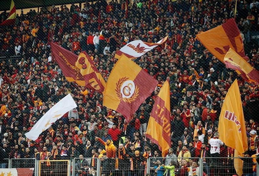 Okan Buruk yüzüne bile bakmadı! Galatasaray'da beklenen ayrılık... Menajeri İstanbul'a geldi