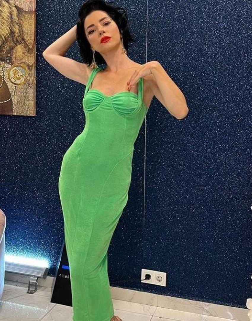 Merve Boluğur küstü! Gazetecilerle konuşmadı, telefonuyla ilgilendi