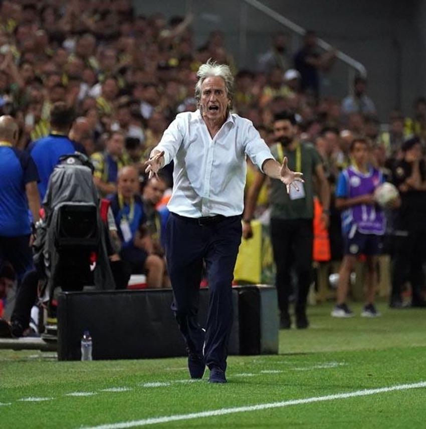 Slovacko maçının en büyük sürpriziydi! Jorge Jesus fişini çekti 8 futbolcu Samandıra'yı terk etti