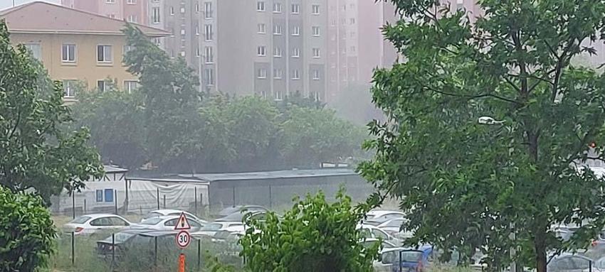 17 il için Meteoroloji'den sağanak yağış uyarısı! Devasa kütle haritada göründü İstanbul'a doğru ilerliyor...