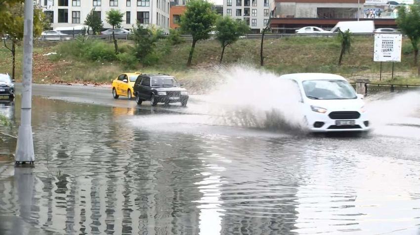 17 il için Meteoroloji'den sağanak yağış uyarısı! Devasa kütle haritada göründü İstanbul'a doğru ilerliyor...