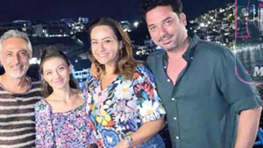 Ezgi Sertel eşi Ozan Çobanoğlu denizde aşka geldi!