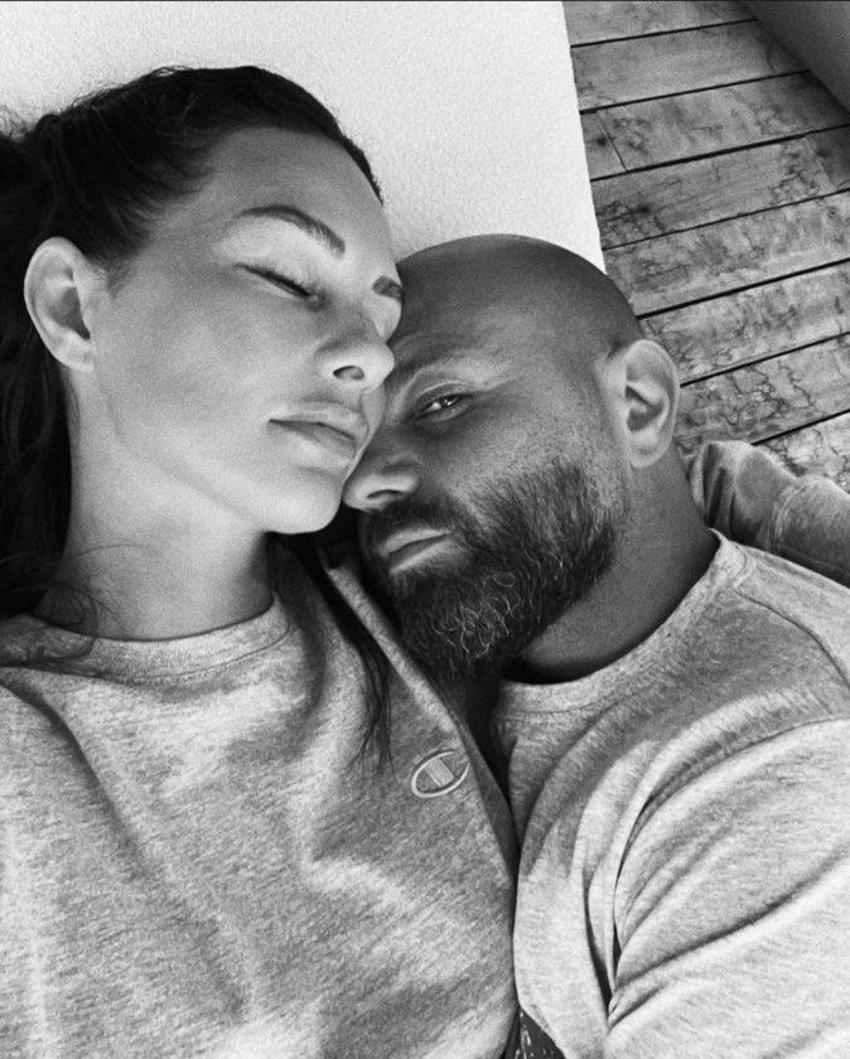 Yasemin Özilhan ayrılık iddialarına fotoğraflı yanıt verdi!