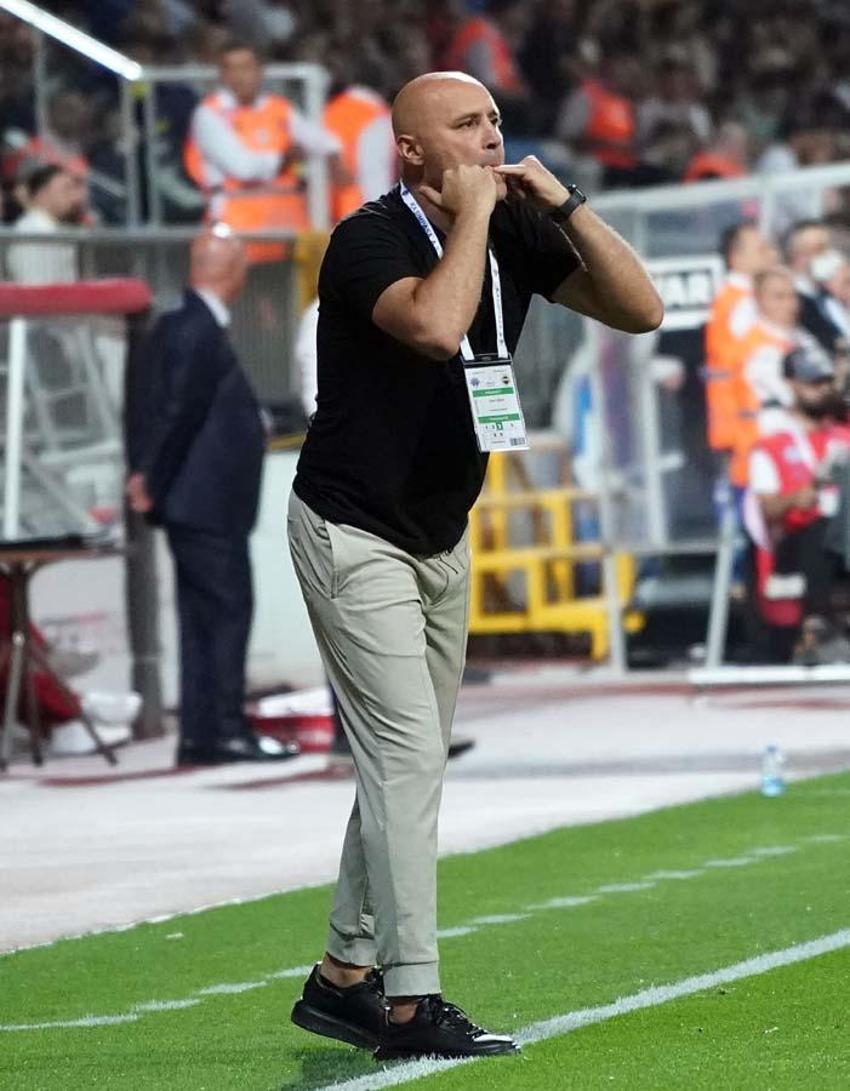 Süper Lig'de istifa şoku! İki maçta 10 yiyen Kasımpaşa'da deprem...