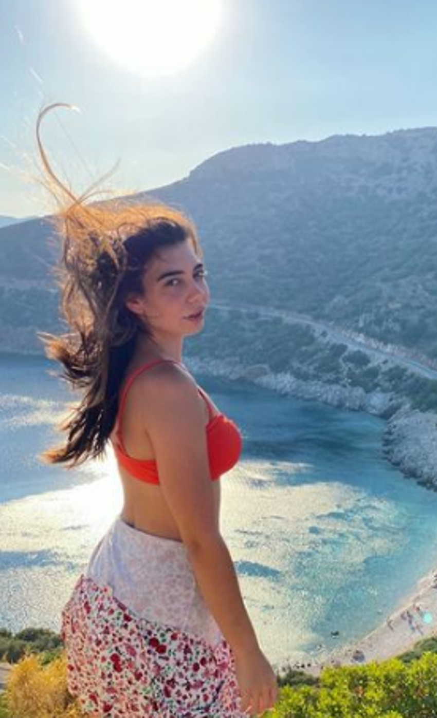 Alemin Kıralı'nın Oben'i Birsu Demir tatil pozlarıyla adından söz ettirdi!