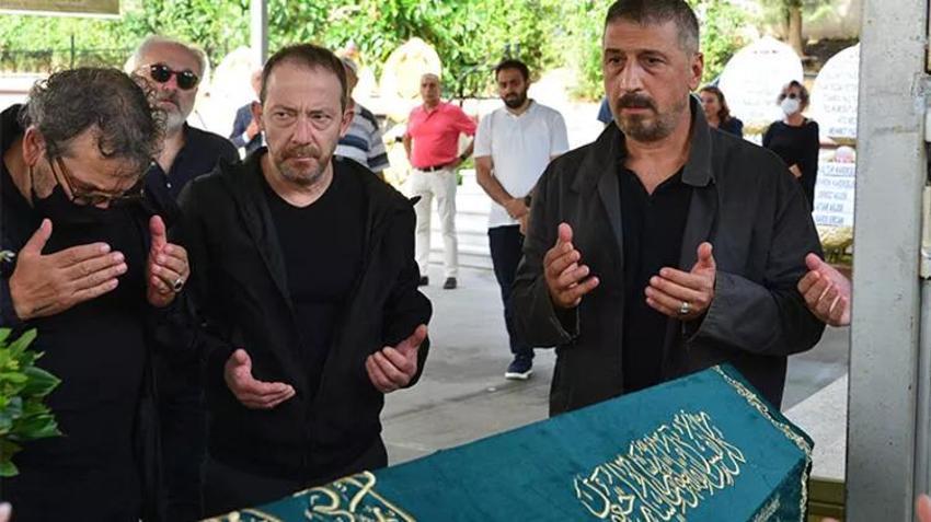 Cem Davran annesini son yolculuğuna uğurladı! Son bakış...