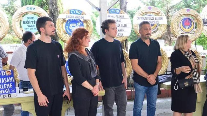 Cem Davran annesini son yolculuğuna uğurladı! Son bakış...