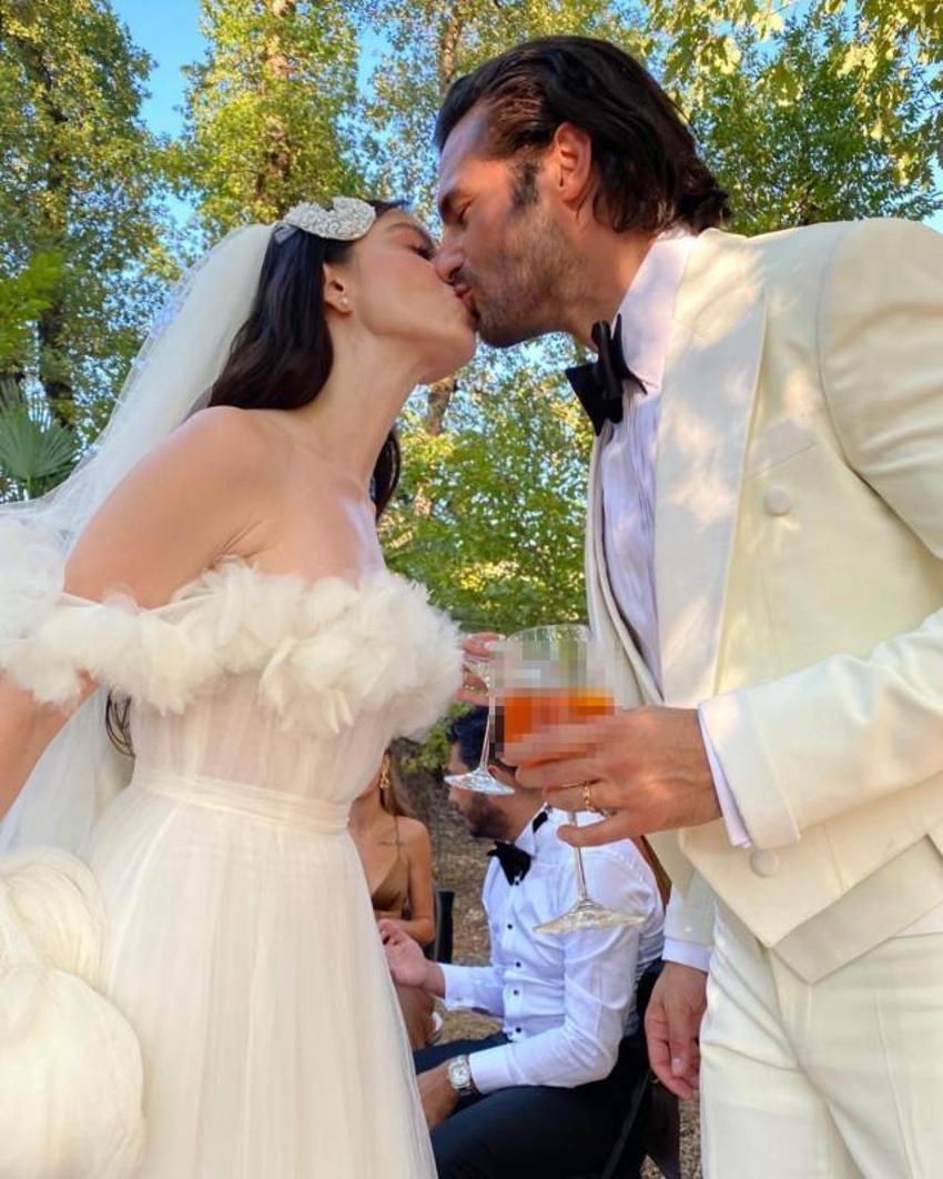 Özge Gürel ve Serkan Çayoğlu çiftinden düğün fotoğrafları geldi!
