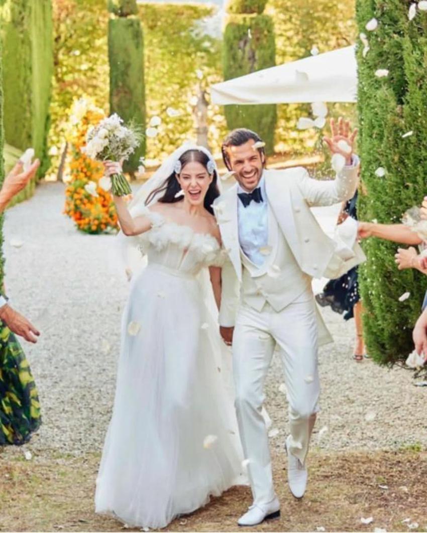Özge Gürel ve Serkan Çayoğlu çiftinden düğün fotoğrafları geldi!