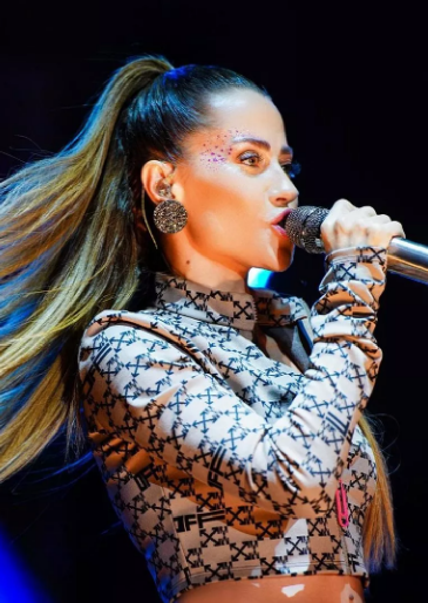 Derya Uluğ tatilde! İrem Derici pozlarına kayıtsız kalamadı