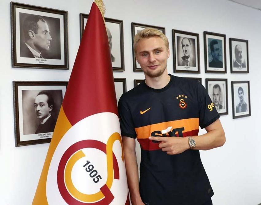Galatasaray transferde hareketli günler yaşıyor! Sarı-kırmızılı ekipte ayrılıklar kapıda...