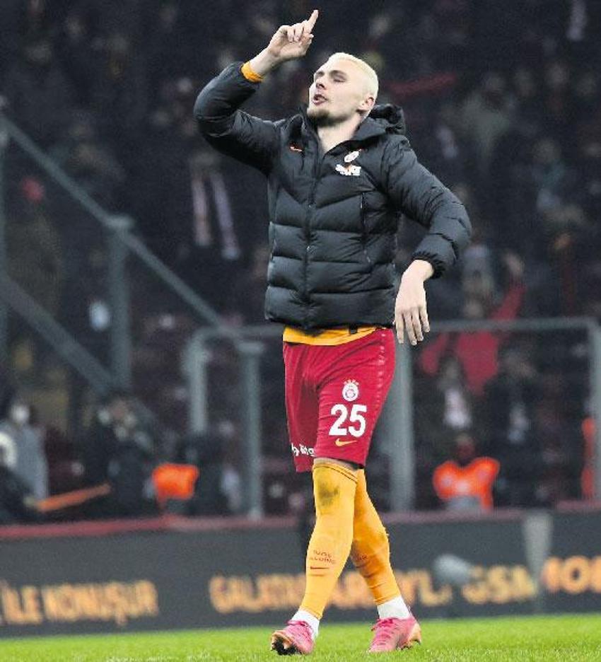 Galatasaray transferde hareketli günler yaşıyor! Sarı-kırmızılı ekipte ayrılıklar kapıda...