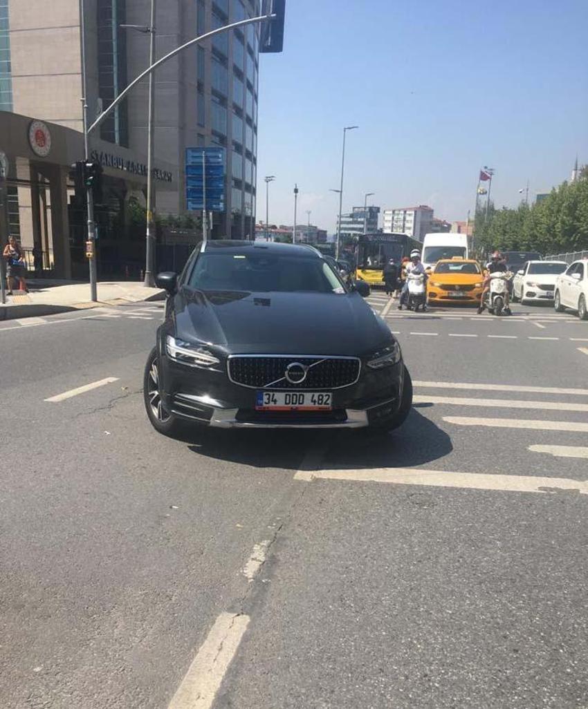 Mısırlı golcü Mustafa Muhammed’e kaza şoku! 2 milyonluk cipiyle arkadaşı Şişli'de adama çarptı
