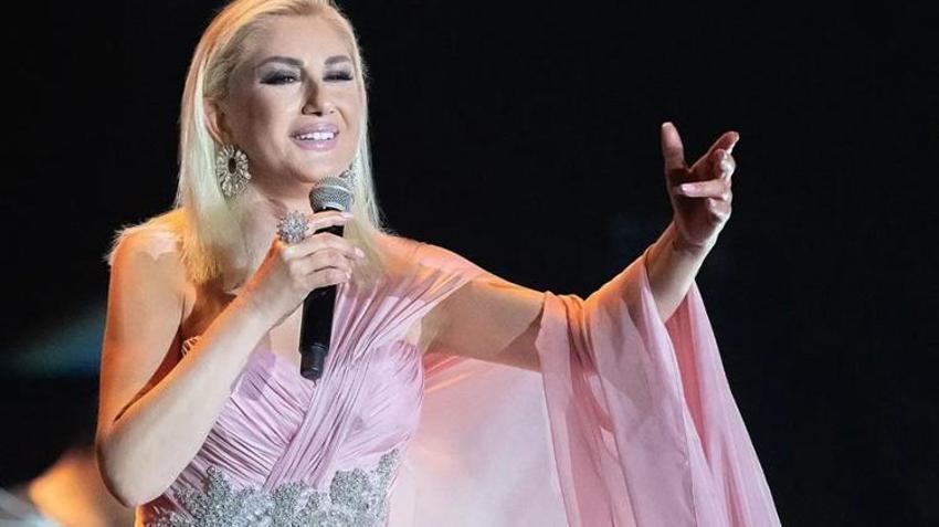 Muazzez Ersoy'dan mayolu pozlar!
